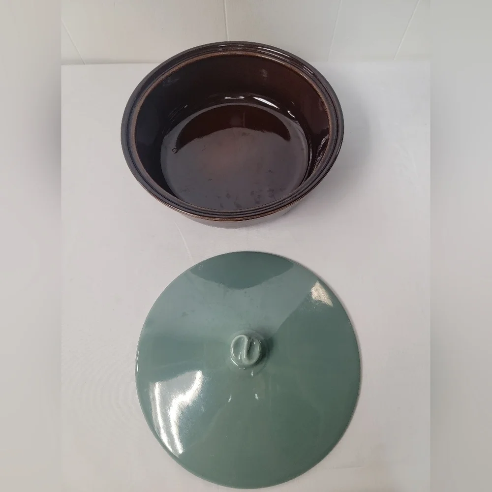 Red Wing USA Pottery Vintage Village Green 2 Quart Round Covered Casserole Dish